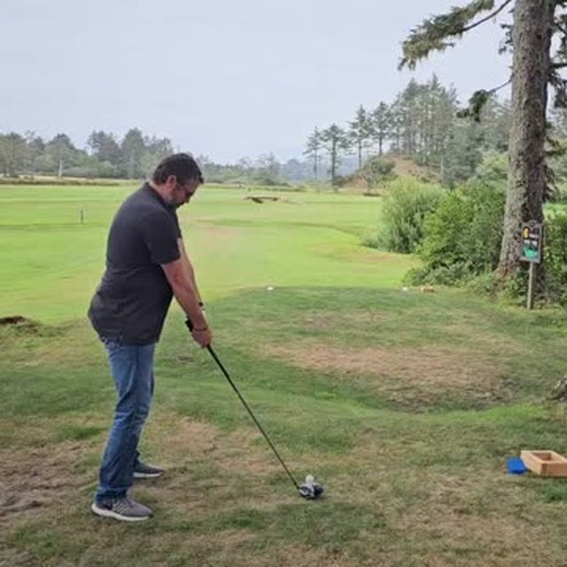 Gunny lining up a tee shot at Neskowin Beach Golf Course